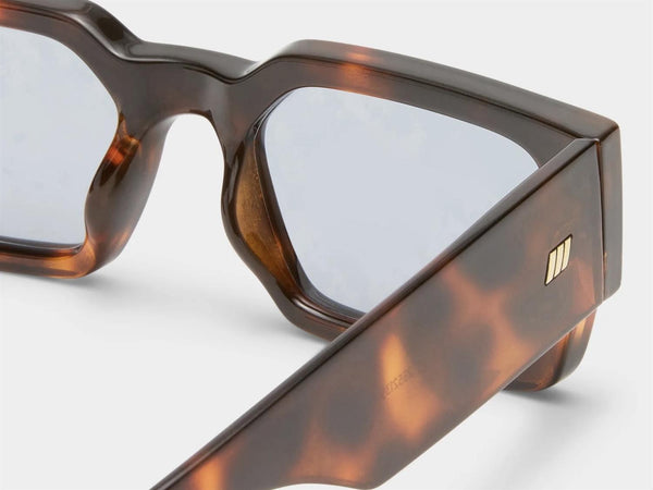 CONTEMPLATION / SUPER DARK TORT W/ SMOKE TINT LENS