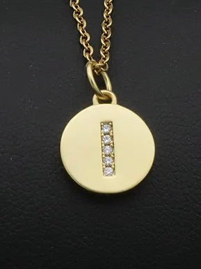 ROUND DISK PENDANT KJEDE, CRYSTAL LETTER