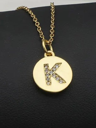 ROUND DISK PENDANT KJEDE, CRYSTAL LETTER