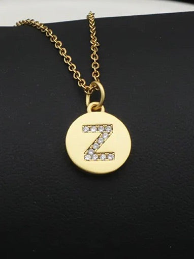 ROUND DISK PENDANT KJEDE, CRYSTAL LETTER