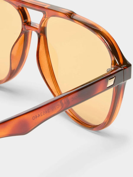 TRAGIC MAGIC / TOFFEE TORT W/ AMBER TINT LENS