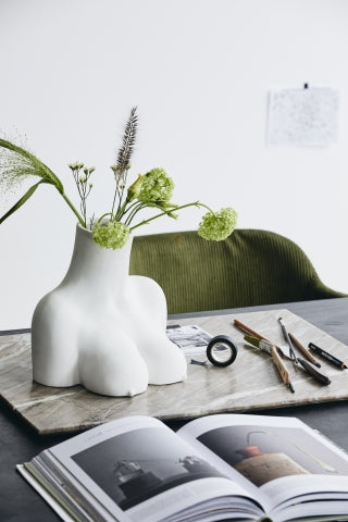 AVAJI upper body, vase, white