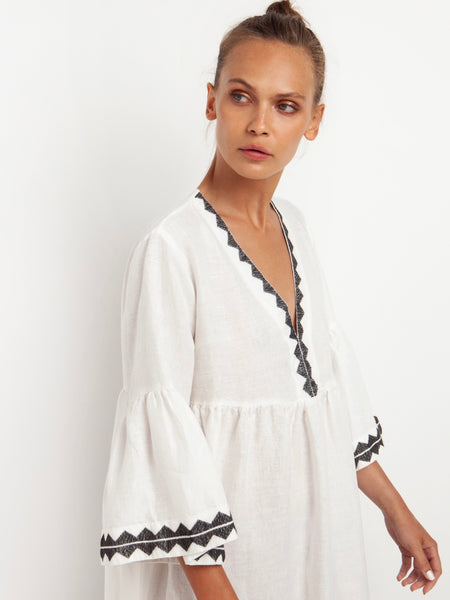 DRESS LONG FEATHER CHEVRON BELL SLEEVES, WHITE/BLACK