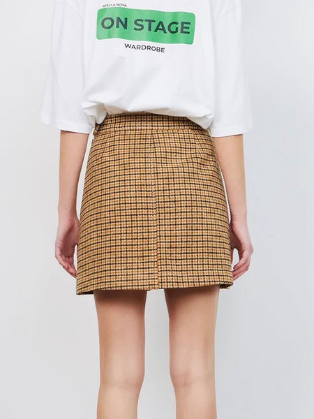 NATINE KORT SKJØRT - CAMEL CHECKS