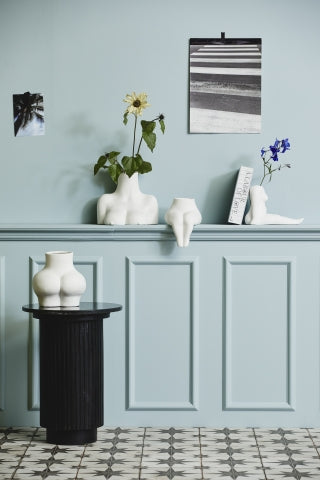 AVAJI upper body, vase, white