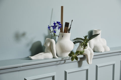 AVAJI upper body, vase, white