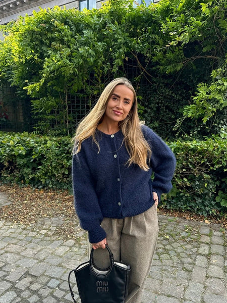 PREORDER OKTOBER LEVERING!IDAIC CARDIGAN - NAVY