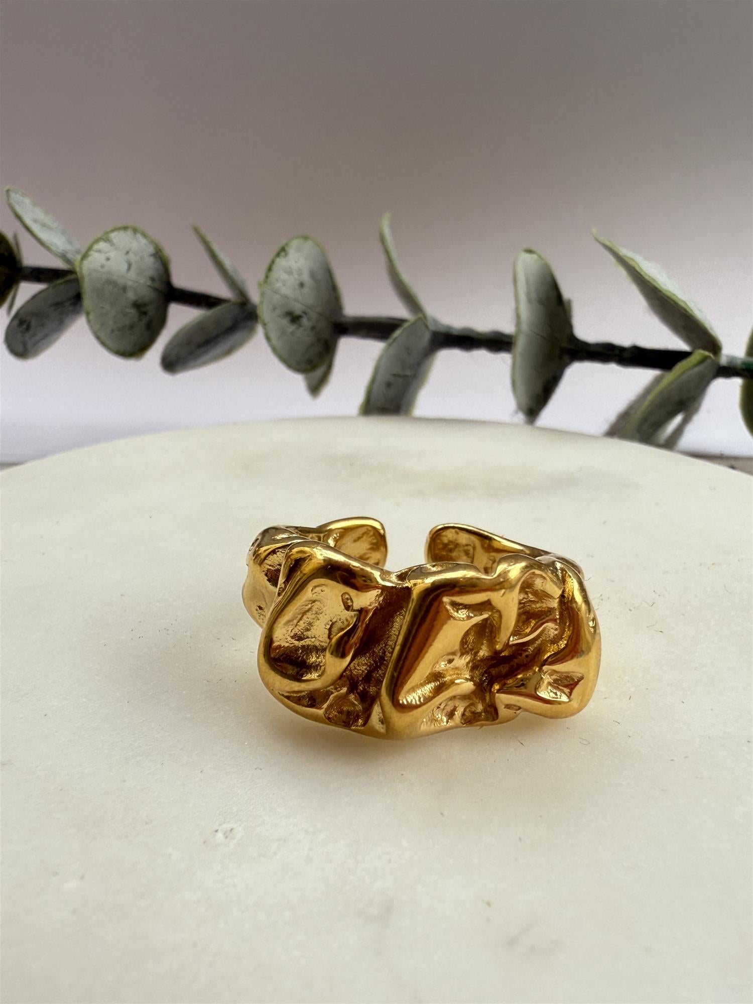 Chunky hammer ring , GOLD