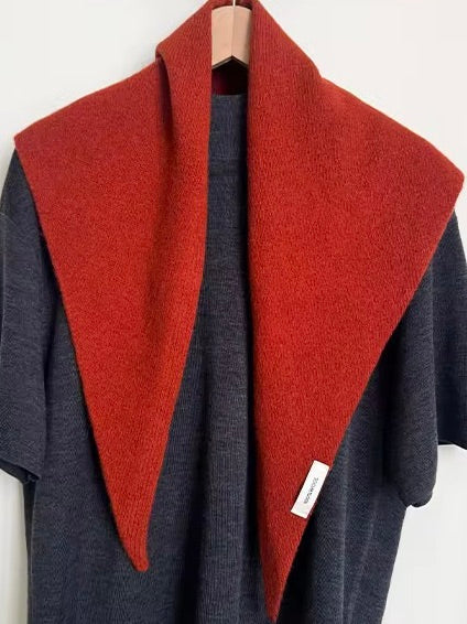 BETTY trekant skjerf i 100 % ull, RUST RED