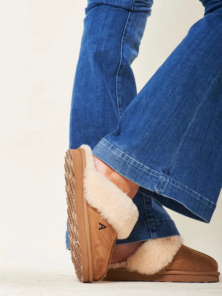 SHEARLING SLIPPERS , CHESTNUT