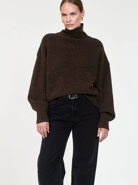 STORMY HØYHALSET GENSER, DARK BROWN MELANGE