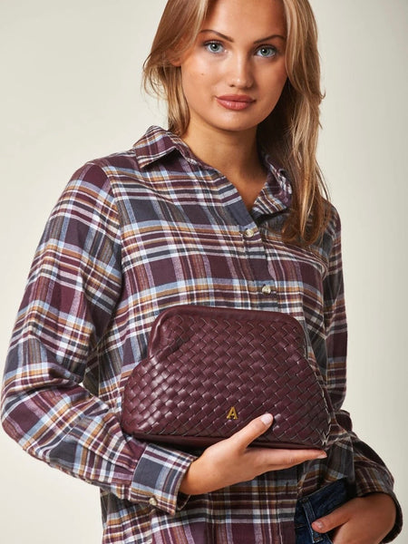 WOVEN CLUTCH BURGUNDY