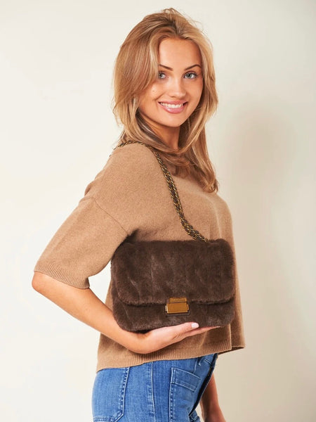 LIVIA ULLGENSER  med kort TREKVARTerm, CAMEL