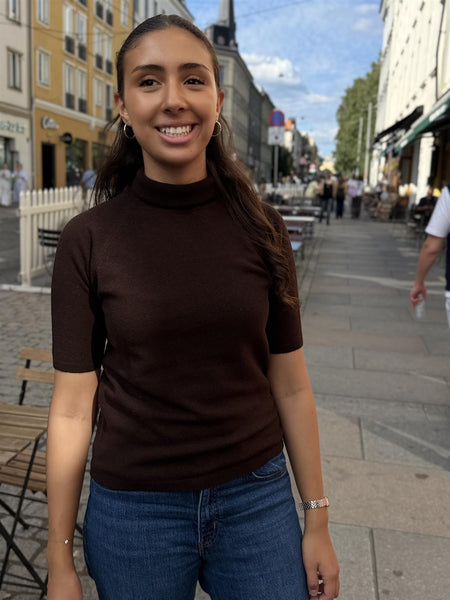 DAVIES høbyhals med kort erm, BROWN
