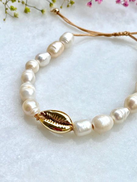 Perle armbånd med ekte ferskvanns perler og gull crowie