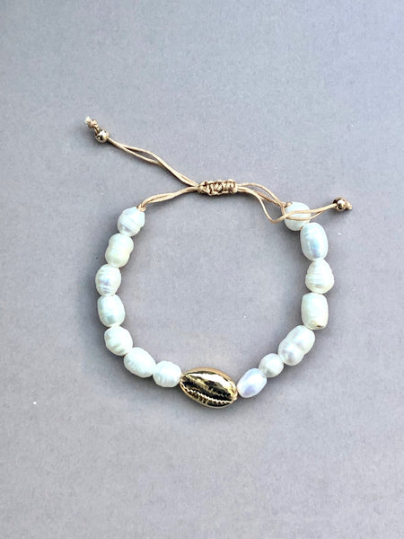 Perle armbånd med ekte ferskvanns perler og gull crowie